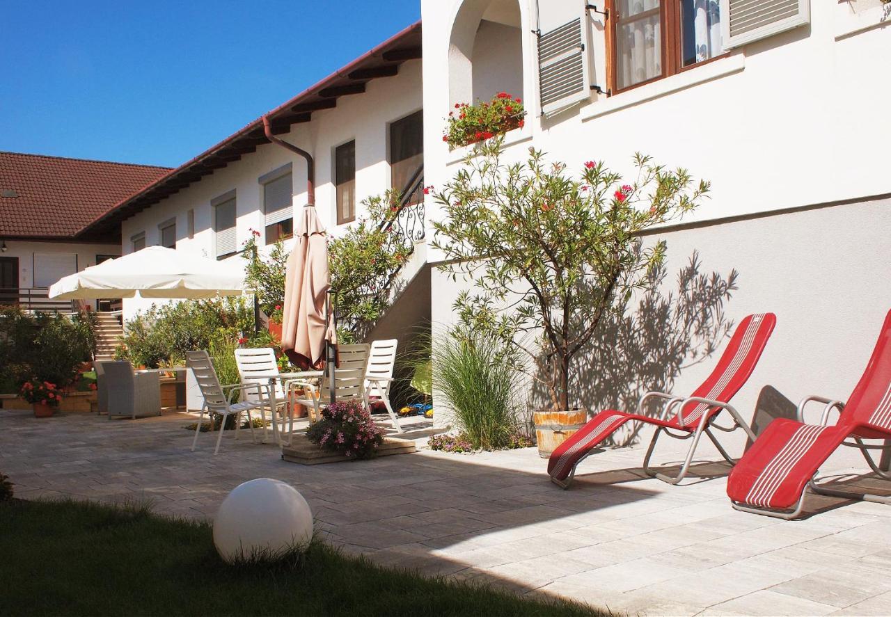 イルミッツ Winzerhof Michael Gartner Bed & Breakfast エクステリア 写真